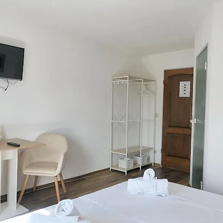 Marina Hotel *